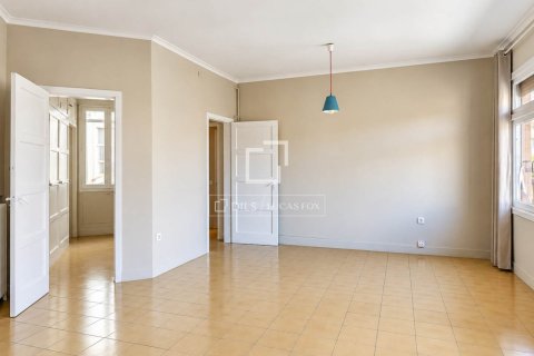 Купить квартиру в Барселона, Испания с 3 спальни, 102м², № 9258 - фото 4