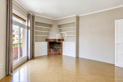 Купить квартиру в Барселона, Испания с 3 спальни, 102м², № 9258 - фото 2