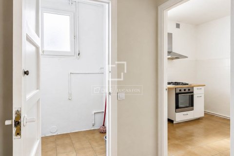 Купить квартиру в Барселона, Испания с 3 спальни, 102м², № 9258 - фото 18