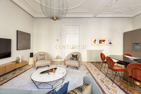 Apartamento de 3 dormitorios en venta en Barcelona, Cataluña, Spain № 9181 - foto 2