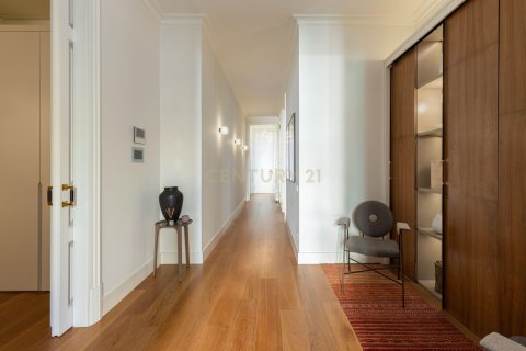 Apartamento de 3 dormitorios en venta en Barcelona, Cataluña, Spain № 9181 - foto 18