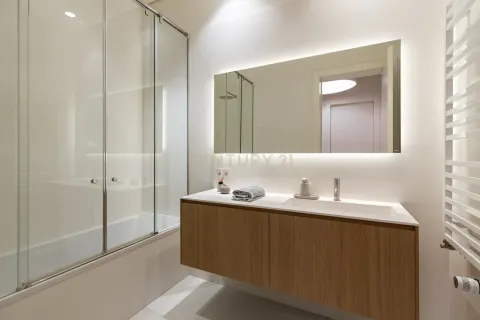 Apartamento de 3 dormitorios en venta en Barcelona, Cataluña, Spain № 9181 - foto 24