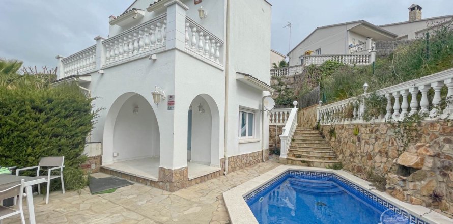 4 bedrooms villa for sale in Lloret de Mar, Girona, Catalonia, Spain № 3083