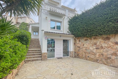 4 bedrooms villa for sale in Lloret de Mar, Girona, Catalonia, Spain № 3083 - photo 2