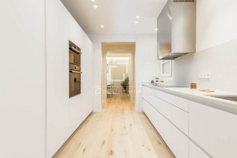 3 bedrooms apartment for sale in Barcelona, Catalonia, Spain № 9220 - photo 12