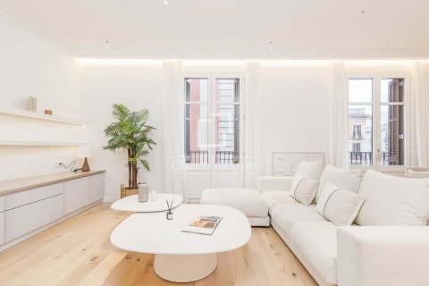 3 bedrooms apartment for sale in Barcelona, Catalonia, Spain № 9220