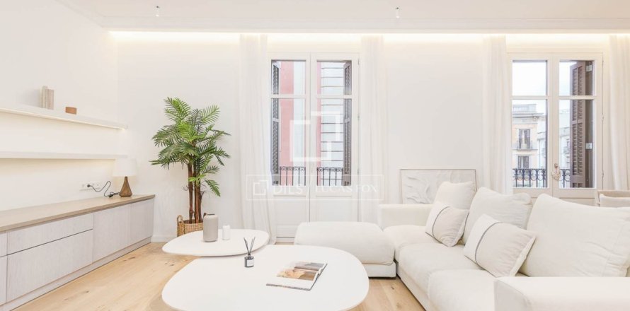 3 bedrooms apartment for sale in Barcelona, Catalonia, Spain № 9220