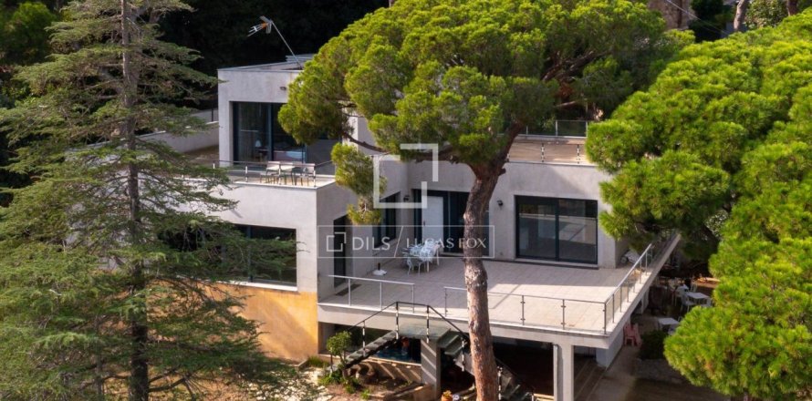 6 bedrooms villa for sale in Premia De Dalt, Barcelona, Catalonia, Spain № 9221