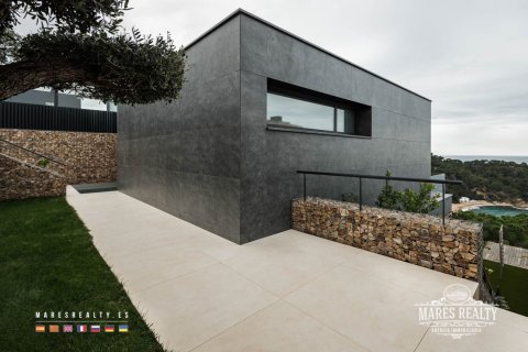 6 bedrooms villa for sale in Lloret de Mar, Girona, Catalonia, Spain № 991 - photo 3