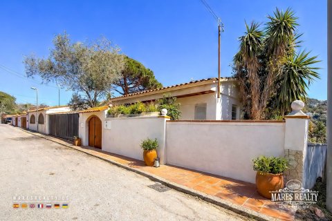 4 bedrooms villa for sale in Lloret de Mar, Girona, Catalonia, Spain № 7231 - photo 2