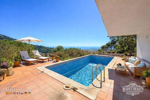 4 bedrooms villa for sale in Lloret de Mar, Girona, Catalonia, Spain № 7231 - photo 13