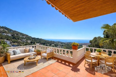 4 bedrooms villa for sale in Lloret de Mar, Girona, Catalonia, Spain № 7231 - photo 12