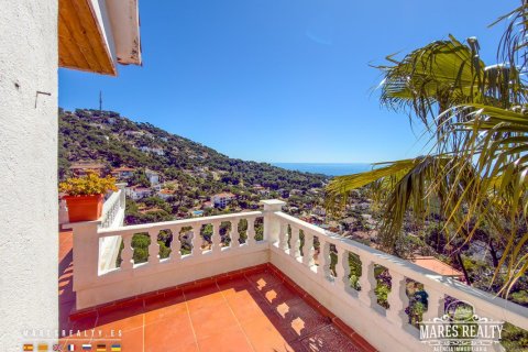 4 bedrooms villa for sale in Lloret de Mar, Girona, Catalonia, Spain № 7231 - photo 19