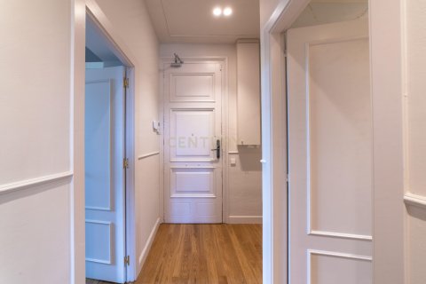 Apartamento de 2 dormitorios en venta en Barcelona, Cataluña, Spain № 9080 - foto 3