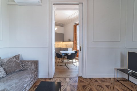 Apartamento de 2 dormitorios en venta en Barcelona, Cataluña, Spain № 9080 - foto 12