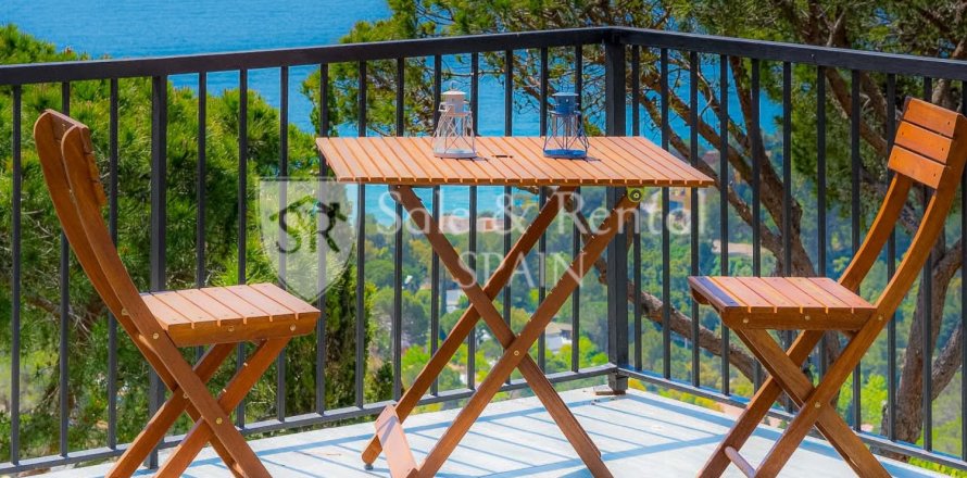 Сasa de 5 dormitorios en venta en Lloret de Mar, Gerona, Cataluña, Spain № 8920