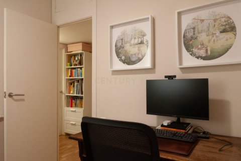 Apartamento de 4 dormitorios en venta en Barcelona, Cataluña, Spain № 9231 - foto 24