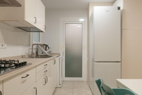 Apartamento de 4 dormitorios en venta en Barcelona, Cataluña, Spain № 9231 - foto 10