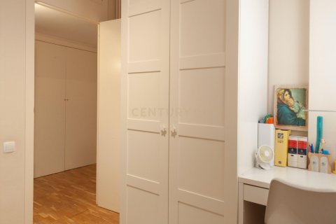 Apartamento de 4 dormitorios en venta en Barcelona, Cataluña, Spain № 9231 - foto 17