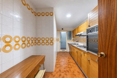 Купить квартиру в Барселона, Испания с 3 спальни, 89м², № 9176 - фото 4