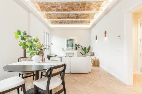 2 bedrooms apartment for sale in Barcelona, Catalonia, Spain № 9117 - photo 3