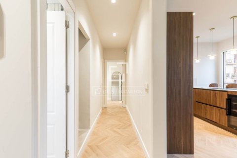 2 bedrooms apartment for sale in Barcelona, Catalonia, Spain № 9117 - photo 9