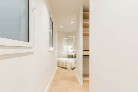 2 bedrooms apartment for sale in Barcelona, Catalonia, Spain № 9117 - photo 13