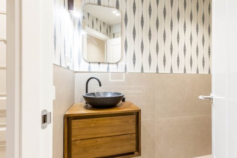 2 bedrooms apartment for sale in Barcelona, Catalonia, Spain № 9117 - photo 7