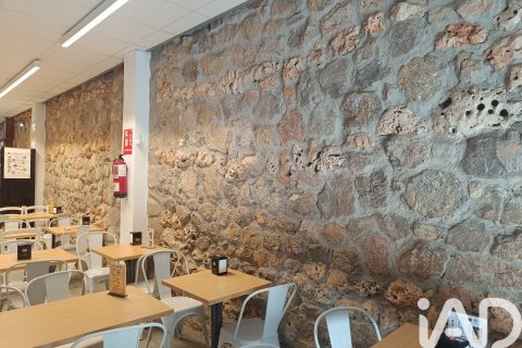 2 bedrooms commercial property for rent in Olesa de Montserrat, Barcelona, Catalonia, Spain № 8412 - photo 5
