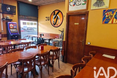 100 sq.m. commercial property for rent in Badalona, Barcelona, Catalonia, Spain № 8418 - photo 2
