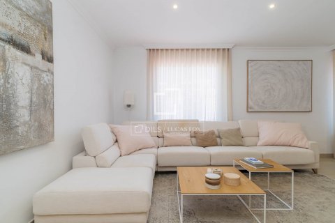 3 bedrooms apartment for sale in Barcelona, Catalonia, Spain № 8698 - photo 2