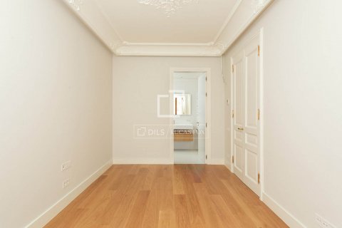 2 bedrooms apartment for sale in Barcelona, Catalonia, Spain № 8700 - photo 7