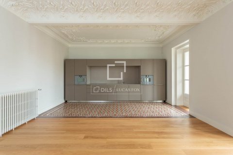 2 bedrooms apartment for sale in Barcelona, Catalonia, Spain № 8700 - photo 3