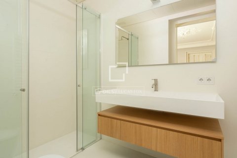 2 bedrooms apartment for sale in Barcelona, Catalonia, Spain № 8700 - photo 10