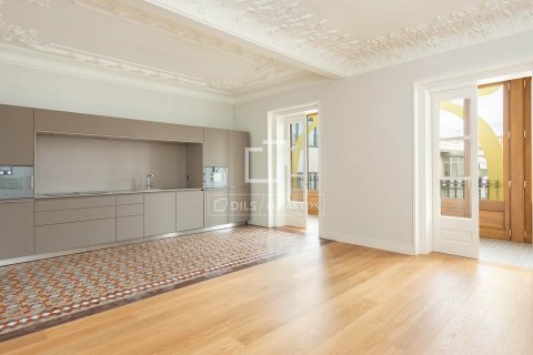 2 bedrooms apartment for sale in Barcelona, Catalonia, Spain № 8700 - photo 4