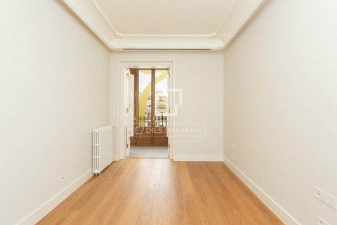 2 bedrooms apartment for sale in Barcelona, Catalonia, Spain № 8700 - photo 6