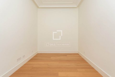 2 bedrooms apartment for sale in Barcelona, Catalonia, Spain № 8700 - photo 8