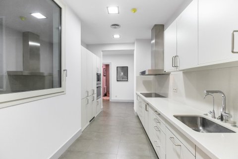 4 bedrooms apartment for rent in Barcelona, Catalonia, Spain № 1558 - photo 7