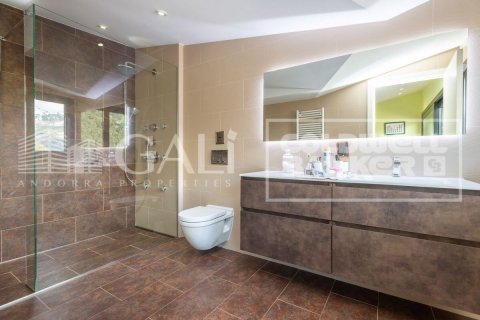 5 bedrooms villa for sale in Principado De Andorra (Ninguna Poblacion Tiene C.P.), Lleida, Catalonia, Spain № 6022 - photo 11