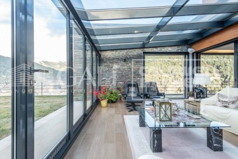 5 bedrooms villa for sale in Principado De Andorra (Ninguna Poblacion Tiene C.P.), Lleida, Catalonia, Spain № 6022 - photo 3