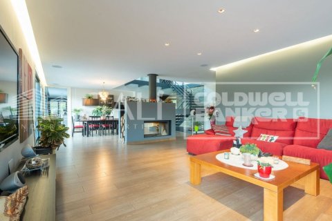 5 bedrooms villa for sale in Principado De Andorra (Ninguna Poblacion Tiene C.P.), Lleida, Catalonia, Spain № 6022 - photo 2