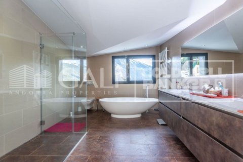 5 bedrooms villa for sale in Principado De Andorra (Ninguna Poblacion Tiene C.P.), Lleida, Catalonia, Spain № 6022 - photo 10
