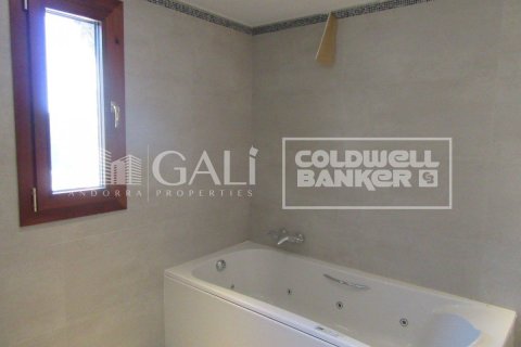 4 bedrooms villa for sale in Principado De Andorra (Ninguna Poblacion Tiene C.P.), Lleida, Catalonia, Spain № 6019 - photo 24