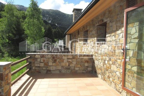 4 bedrooms villa for sale in Principado De Andorra (Ninguna Poblacion Tiene C.P.), Lleida, Catalonia, Spain № 6019 - photo 30