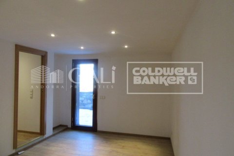 4 bedrooms villa for sale in Principado De Andorra (Ninguna Poblacion Tiene C.P.), Lleida, Catalonia, Spain № 6019 - photo 17