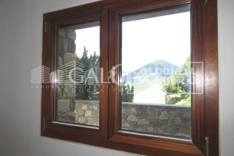 4 bedrooms villa for sale in Principado De Andorra (Ninguna Poblacion Tiene C.P.), Lleida, Catalonia, Spain № 6019 - photo 14