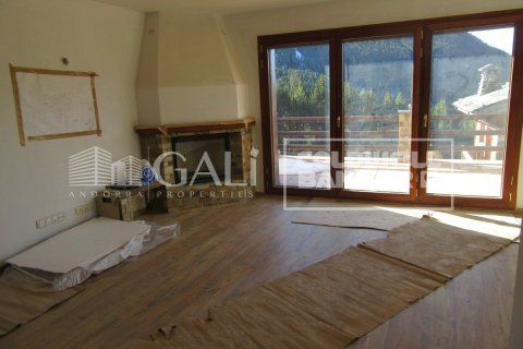 4 bedrooms villa for sale in Principado De Andorra (Ninguna Poblacion Tiene C.P.), Lleida, Catalonia, Spain № 6019 - photo 3