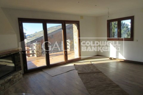 4 bedrooms villa for sale in Principado De Andorra (Ninguna Poblacion Tiene C.P.), Lleida, Catalonia, Spain № 6019 - photo 2