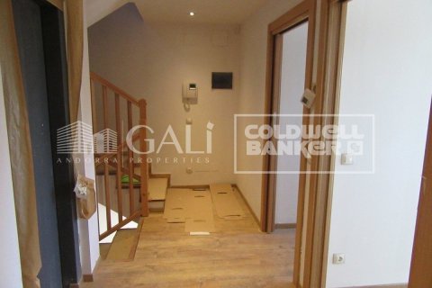 4 bedrooms villa for sale in Principado De Andorra (Ninguna Poblacion Tiene C.P.), Lleida, Catalonia, Spain № 6019 - photo 9