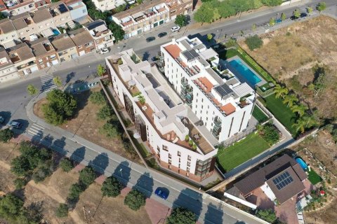 Apartamento de 3 dormitorios en venta en Residencial Tennis Vilanova i la Geltrú, Barcelona, Cataluña, Spain № 3316 - foto 3